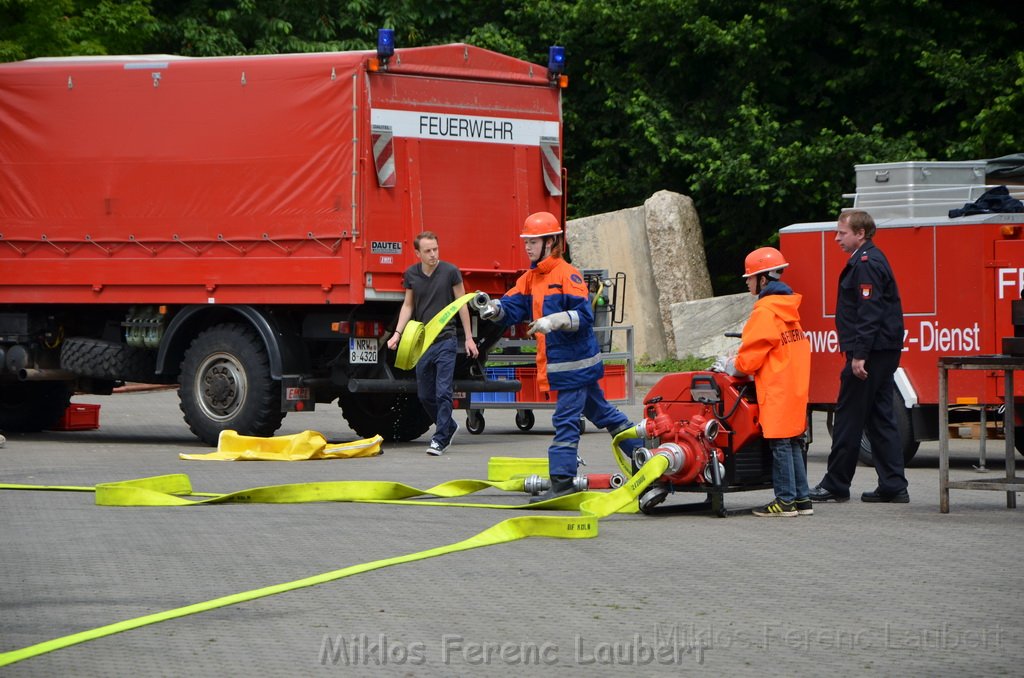 Tag der Offenen Tuer BF Koeln Weidenpesch Scheibenstr P207.JPG